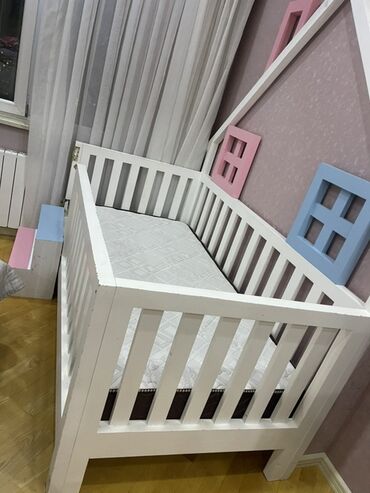 Oğlan və qız üçün, Dördbucaq, Beşik, Dəst ilə, Matras ilə, Yellənmə mexanizmsiz
