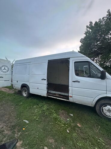 контейнердин эшиги: Белый фургон Mercedes-Benz Sprinter. Большой объем грузового отсека
