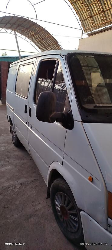 гузку: Фургон Ford Transit (кузов короткий, крыша стандартная), белый цвет — 4