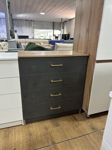 Комоды для одежды: Комод новый
Ширина 80
Глубина 43
Высота 85
Доставка по городу 500 сом — 3