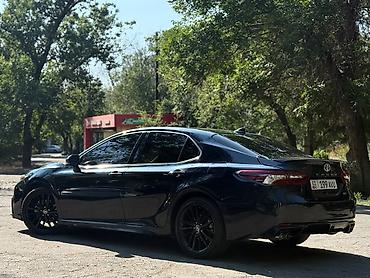 corolla 2018: Toyota Camry: 2021 г., 2.5 л, Бензин, Седан — 3