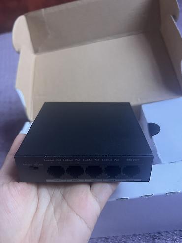 akses point: Dahua PoE Switch – DH-PFS3005-4P-58 Xüsusiyyətlər: - 4x PoE portu + — 4