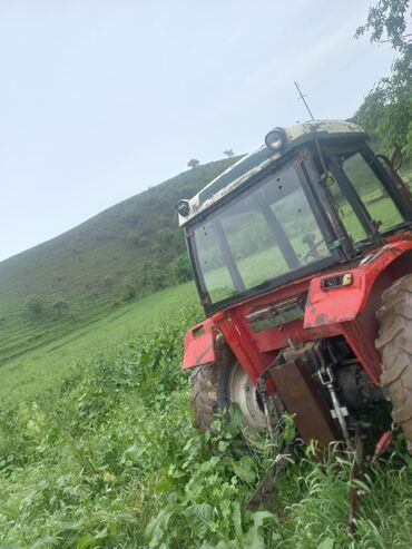трактор экспорт: Аксыда жаны жол айылында озу 550000 мин шаймандары менен 650000 мин