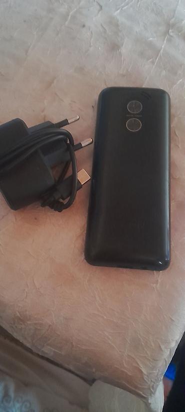 telfon nomrəsi: Satılır adapter verlir usdunde nomre yernin biri qirlb duzeltdirmek — 3
