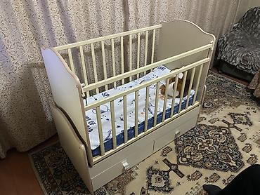 поворотный механизм: Детская кроватка с маятниковым механизмом и выдвижными ящиками — 1