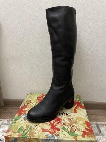 зимние обуви женские: Сапоги, 39, цвет - Черный, Polann