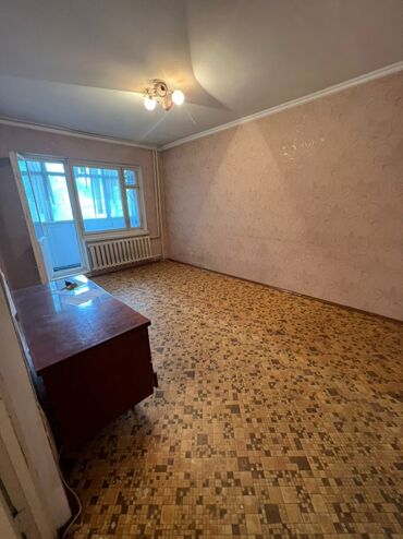 Продажа квартир: 1 комната, 35 м², 105 серия, 2 этаж, Старый ремонт