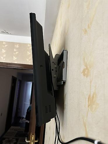 ТВ и видео: Hisense LED televizor + divar asqısı - Ekran: təxminən 32–40 düym — 3