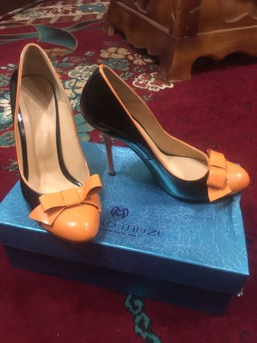 sahab сандали женские: Кожа лак женские туфли, идеальное состояние, Турция, 39 размер, 2000