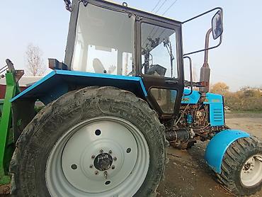 Traktorlar: Belarus MTZ traktoru - Güclü dizel mühərrik, qabaqda balans yükləri — 11