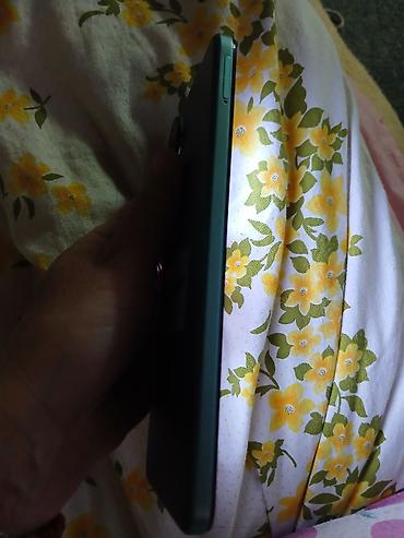 netbook prodaja: Pametni telefon sa dvostrukom zadnjom kamerom i ekranom sa rupicom za — 3