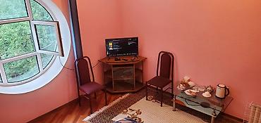 полки в аренду: Посуточный двухместный номер с Wi-Fi, TV и санузлом с горячей водой - — 10