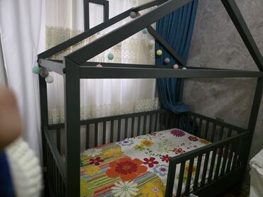 Otaq bitkiləri: Oğlan və qız üçün, Dördbucaq, Beşik, Dəst ilə, Matras ilə, Yellənmə mexanizmsiz