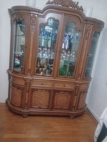 Dolablar: Açılan, 4 qapılı Düz dolab, Stenka