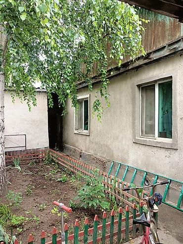 Продажа коттеджей и домов: Продается частный дом с двором и въездом для авто. - Участок огражден — 3