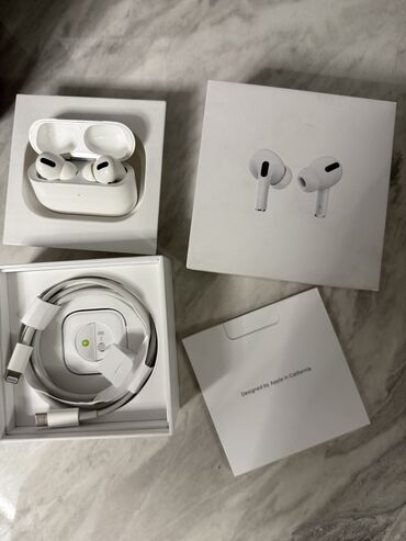Наушники: Apple Airpods Pro (трес в правом ухе, при включении прозрачности)