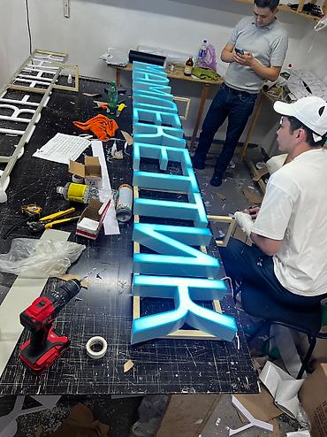 Другие специальности: Требуются работники в мастерскую по производству рекламных вывесок — 2