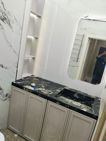 Moydadırlar: Mərmər effektli, düzbucaqlı formalı, qara rəngli dolablı asma tualet — 9