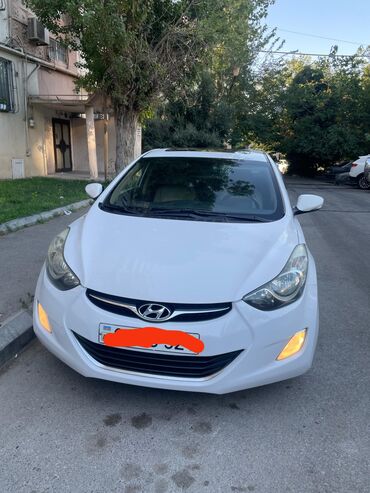 Hyundai Elantra: 1.6 л | 2011 г. Седан