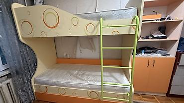 bunk bed: Двухъярусная детская кровать, Б/у, ЛДСП, цвет - Бежевый — 1