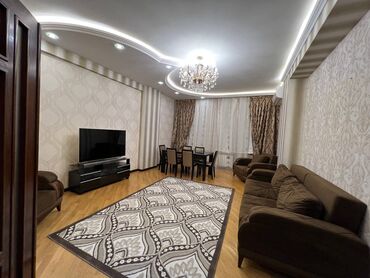 4 комнатные квартиры: Xətai metrosunun üstündə yerləşən 17 mərtəbəli binanın 12-ci