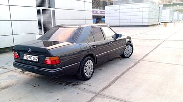 panorama mercedes: Mercedes-Benz E 260: 2.6 l | 1987 il Sedan