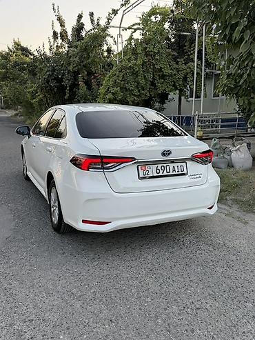 sonata d8: Toyota Corolla: 2021 г., Гибрид — 4