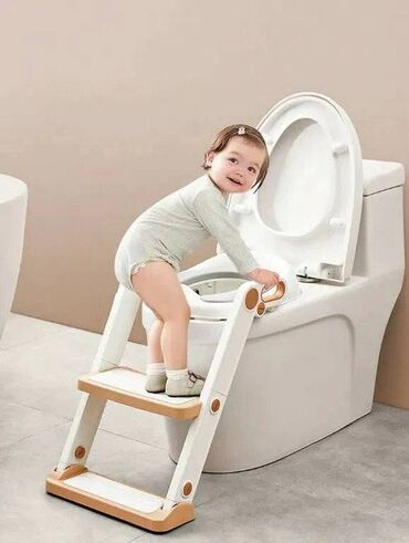 Uşaqlar üçün digər mallar: Təsvir Nərdivanlı uşaq tualet oturacağı tualetdən istifadə etməyi