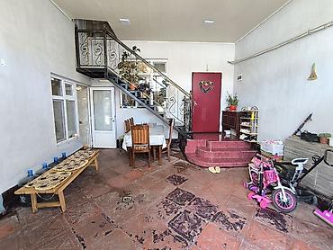 продажа люстр: 4 otaqlı həyət evi kupcasi var.Qaz, işıq, su daimidir. 1 otaq elave — 6