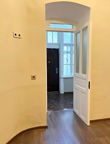 Коммерческая недвижимость: 28 maya 5 degigelik mesafede obyekt icareye verilir. Sahesi 30-35 kv — 3