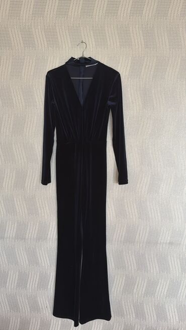 Digər qadın geyimləri: Qadın geyimləri paketi - Boz ətək: Dizüstü uzunluq, ön hissədə — 4