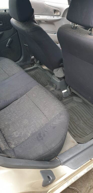 Mazda: Mazda 323: 2000 г., Механика, Бензин, Седан — 10