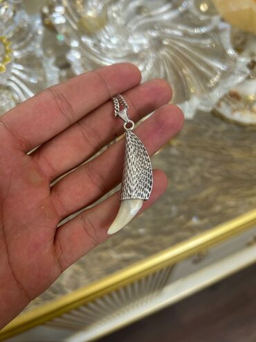 Toy paltarları və aksesuarları: Kulon