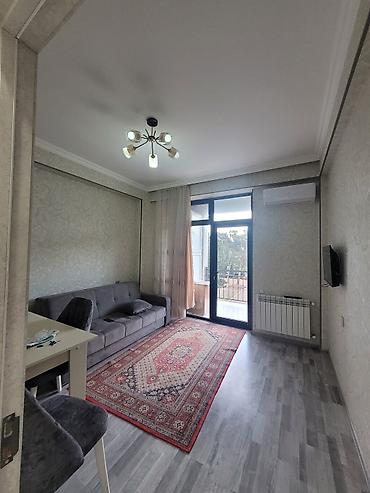 merkezde: 2otaqlı mənzil – tam mebellı və texnikalı Plan: - Geniş işıqlı qonaq — 1