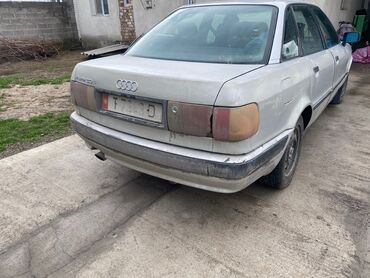 ауди с 4: Audi 80: 1992 г., 2 л, Механика, Бензин, Седан