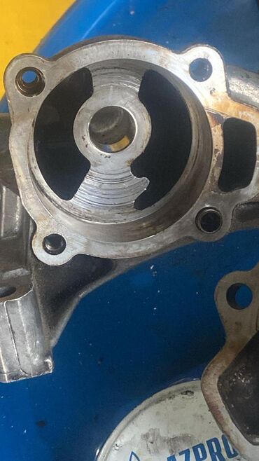 Двигатели, моторы и ГБЦ: Масляный насос двигателя внутреннего сгорания. Механизм с шестерней — 6