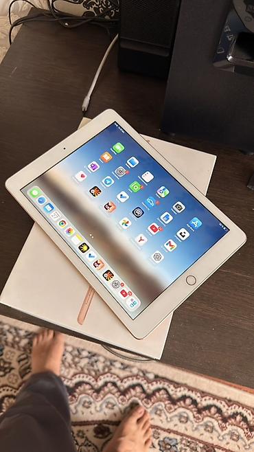 Планшеты: Планшет, Apple, память 32 ГБ, 9" - 10", Wi-Fi, Б/у, Классический цвет - Золотой — 3
