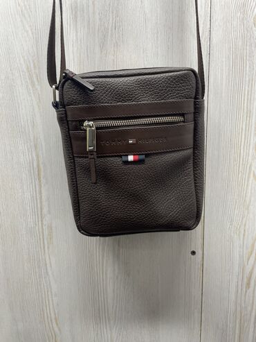 барсетка сумки: Барсетка Tommy Hilfiger оригинал
Натуральная кожа 
Гарантия качества