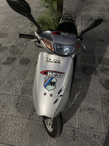 мопед honda: Скутер Honda, 50 куб. см, Бензин, Колдонулган