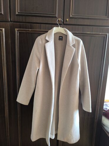 женское пальто с капюшоном: Пальто Zara, цвет - Бежевый