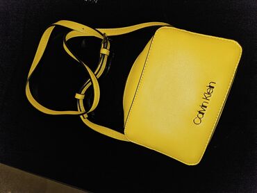 springfield torbica: Calvin Klein torbica. Nova torbica bez oštećenja. Dimenzije torbice