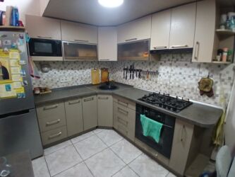 купить жарочный шкаф: Кухонный гарнитур 1800м *2360м. Продаются кухонный гарнитур с