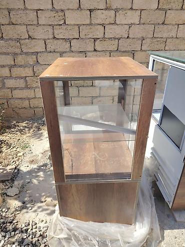 Vitrin şkaf – taxta karkas və şüşə vitrin hissəsi - Material: ağac