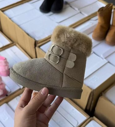 Čizme: Dečje zimske čizmice . Cena 2500 din — 4