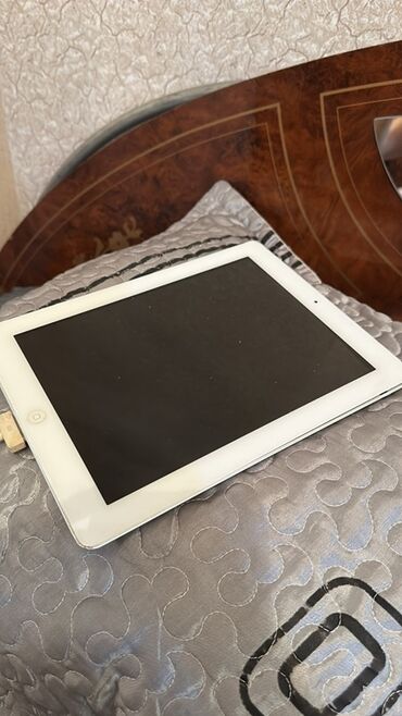 Kompüter və noutbuk aksesuarları: IPad 3 original, ela işleyir. 150 azn