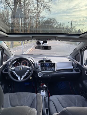 Honda: Honda Jazz: 2009 г., 1.4 л, Робот, Хэтчбэк at lalafo.kg — 6 Honda: Honda Jazz: 2009 г., 1.4 л, Робот, Хэтчбэк — 6