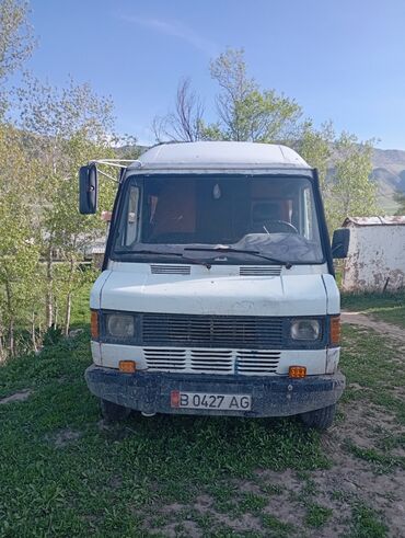 автомобиль митсубиси: Легкий грузовик, Mercedes-Benz