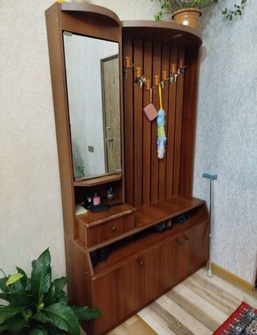 Divanlar: İşlənmiş, Düz dolab, Dəhliz dolabı