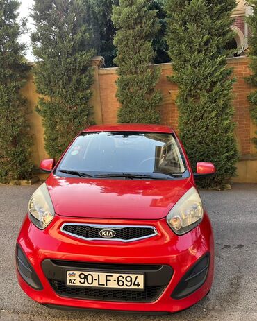 Kia: Kia Picanto, qırmızı rəng, hetçbek kuzov. Xüsusiyyətlər: - Kompakt — 1