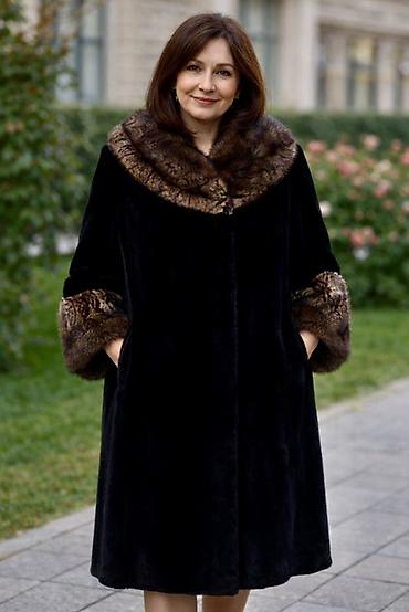Qadınlar üçün qara rəngli qış palto - Model: Dizə qədər uzunluq lalafo.az -da Qadınlar üçün qara rəngli qış palto - Model: Dizə qədər uzunluq